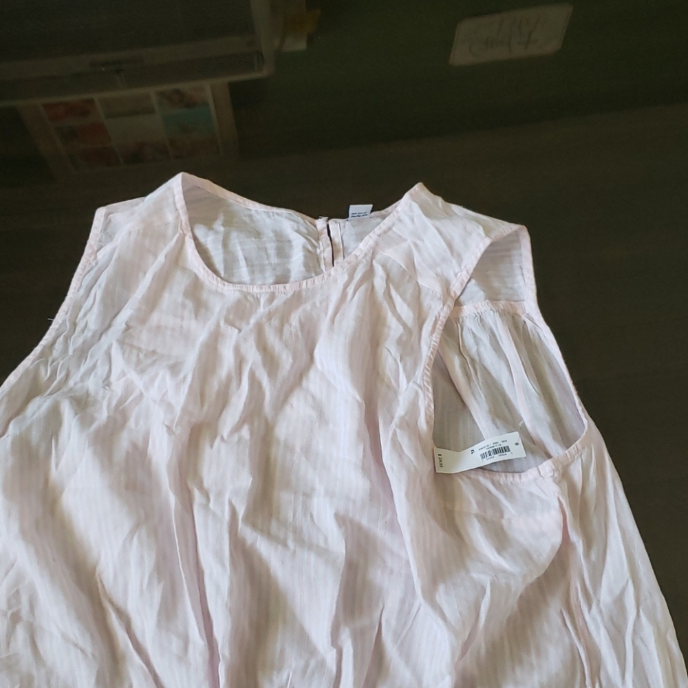 Old Navy sleeveless shirt